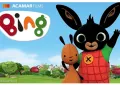 Obdélníkový jedlý obrázek na dort – Bing, mávající s Flopem v parku (modrá, červená, zelená)