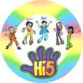 Kulatý jedlý obrázek na dort – Hi, 5, pětice postaviček a logo dlaně (duhová, žlutá, fialová)