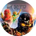 Kulatý jedlý obrázek na dort – LEGO Ninjago, Cole, Kai a létající koráb (černá, červená, žlutá)