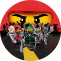Kulatý jedlý obrázek na dort – LEGO Ninjago, Lloyd a obří maskovaná tvář (červená, černá, zelená)