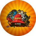 Kulatý jedlý obrázek na dort – LEGO Ninjago, Kai na paprskovém pozadí (žlutá, červená, černá)