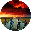 Kulatý jedlý obrázek na dort – Stranger Things, čtyři kluci na silnici (červená, černá, modrá)