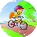 Kulatý jedlý obrázek na dort – Kuřátko Tweety, na kole s helmou (žlutá, zelená, modrá)
