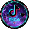 Kulatý jedlý obrázek na dort – TikTok, nota, sluchátka a vesmírné pozadí (fialová, černá, tyrkysová)