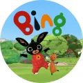 Kulatý jedlý obrázek na dort – Bing, skákající s Flopem v parku (modrá, zelená, červená)