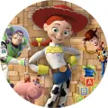 Kulatý jedlý obrázek na dort – Toy Story, Jessie a přátelé na kostkách (hnědá, červená, žlutá)