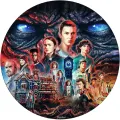 Kulatý jedlý obrázek na dort – Stranger Things, parta a monstrum s očima (modrá, červená, černá)