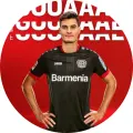 Kulatý jedlý obrázek na dort – Patrik Schick, v černém dresu a nápisy GOOOL (červená, černá, bílá)