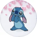 Kulatý jedlý obrázek na dort – Lilo a Stitch, Stitch s pěstmi u tváří a srdíčky (modrá, růžová, bílá)