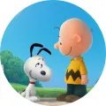 Kulatý jedlý obrázek na dort – Snoopy a Charlie Brown pod stromy (modrá, zelená, žlutá)