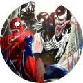 Kulatý jedlý obrázek na dort – Spiderman, souboj s Venomem u mrakodrapů (červená, modrá, černá)