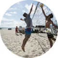 Kulatý jedlý obrázek na dort – Beach volleyball (modrá, bílá, šedá)