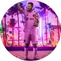 Kulatý jedlý obrázek na dort – Lionel Messi, se zlatou trofejí a palmami (růžová, fialová, černá)