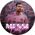 Kulatý jedlý obrázek na dort – Lionel Messi, v běhu a chromovaný nápis (růžová, fialová, bílá)