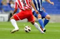 Obdélníkový jedlý obrázek na dort – Fotbal, souboj hráčů v červeném a modrém dresu (zelená, červená, modrá)