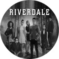 Kulatý jedlý obrázek na dort – Riverdale, černobílá parta v zamlženém lese (černá, šedá, bílá)