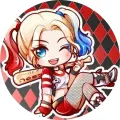 Kulatý jedlý obrázek na dort – Harley Quinn, mrkající chibi na kosočtvercích (červená, černá, modrá)