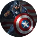 Kulatý jedlý obrázek na dort – Avengers, Kapitán Amerika před vlajkou (modrá, červená, šedá)