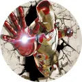 Kulatý jedlý obrázek na dort – Avengers, Iron Man vystupující ze zdi (červená, zlatá, šedá)