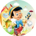 Kulatý jedlý obrázek na dort – Pinocchio, se cvrčkem u barevných domečků (žlutá, modrá, červená)