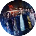 Kulatý jedlý obrázek na dort – Riverdale, hrdinové a neonové bistro Pop's (černá, modrá, červená)