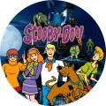 Kulatý jedlý obrázek na dort – Scooby Doo, parta u strašidelného domu (modrá, fialová, zelená)