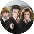 Kulatý jedlý obrázek na dort – Harry Potter, kreslená trojice a oblaka (černá, červená, šedá)