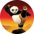 Kulatý jedlý obrázek na dort – Kung Fu Panda, Po na skále při západu slunce (červená, žlutá, černá)