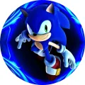Kulatý jedlý obrázek na dort – Sonic, skok na neonově modrém pozadí (modrá, černá, bílá)