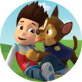 Kulatý jedlý obrázek na dort – Tlapková patrola, Ryder a Chase na trávě (modrá, hnědá, zelená)