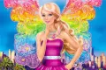 Obdélníkový jedlý obrázek na dort – Barbie, víla s duhovými křídly nad městem (růžová, duhová, modrá)