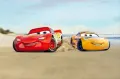 Obdélníkový jedlý obrázek na dort – Cars, McQueen a Cruz na pláži (červená, žlutá, modrá)