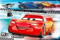 Obdélníkový jedlý obrázek na dort – Cars, McQueen na trati a modré pozadí (červená, modrá, bílá)