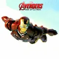 Kulatý jedlý obrázek na dort – Avengers, Iron Man v letu a logo Age of Ultron (červená, žlutá, modrá)