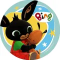 Kulatý jedlý obrázek na dort – Bing, objímající Hopityho na žlutomodrém (modrá, červená, černá)