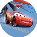 Kulatý jedlý obrázek na dort – Cars, McQueen na modré dráze (červená, modrá, žlutá)