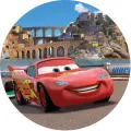 Kulatý jedlý obrázek na dort – Cars, McQueen na pobřeží u moře (červená, modrá, šedá)