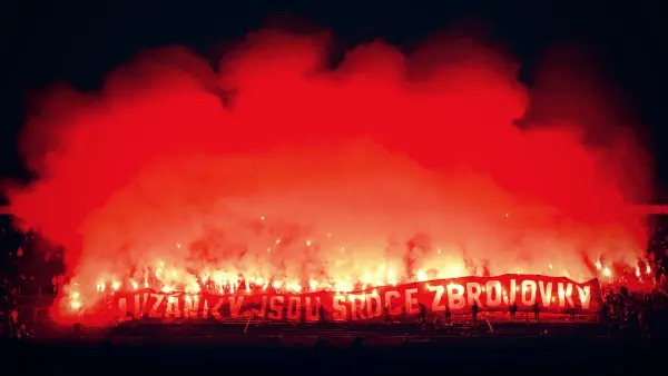 Obdélníkový jedlý obrázek na dort – Fotbal, Pyro (červená, černá)