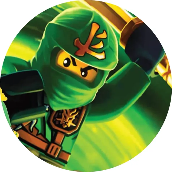 Kulatý jedlý obrázek na dort – LEGO Ninjago, zelený ninja s kordem (zelená, žlutá, hnědá)