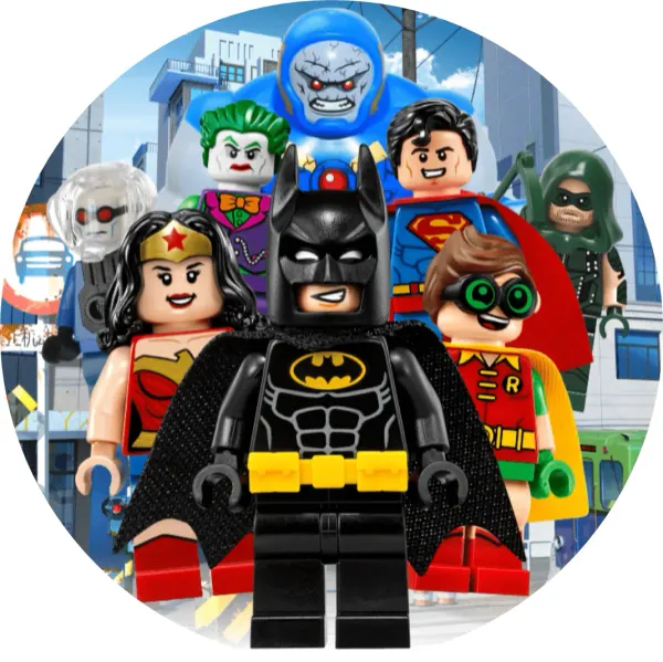 Kulatý jedlý obrázek na dort – LEGO hrdinové (modrá, černá, červená)