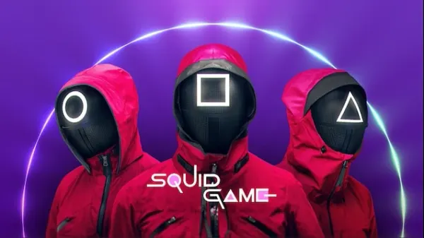 Obdélníkový jedlý obrázek na dort – Squid Game, strážci a fialové pozadí (červená, fialová, černá)