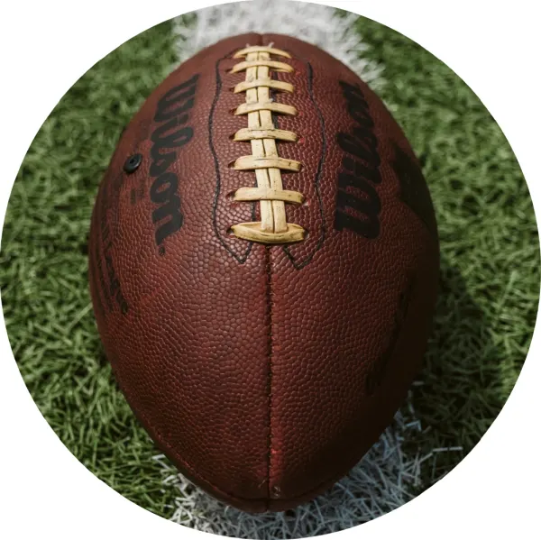 Kulatý jedlý obrázek na dort – Rugby, americký fotbal (hnědá, zelená, bílá)