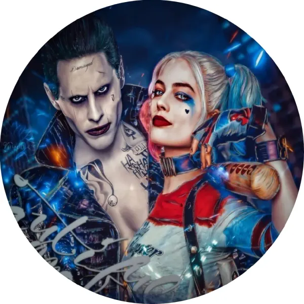 Kulatý jedlý obrázek na dort – Harley Quinn, a Joker v modrém osvětlení (modrá, červená, černá)