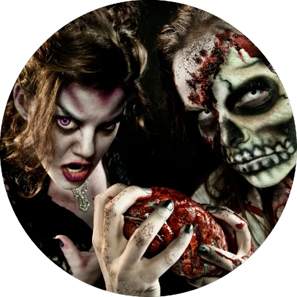 Kulatý jedlý obrázek na dort – Halloween, upírka a zombie držící mozek (černá, červená, šedá)