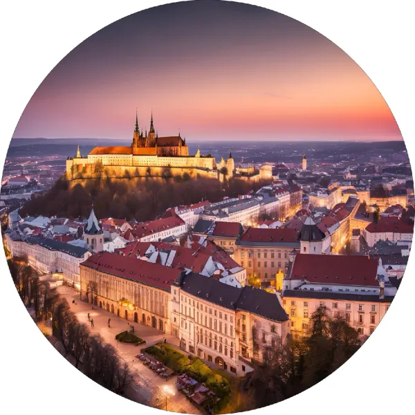 Kulatý jedlý obrázek na dort – Večerní romantické město (růžová, červená, fialová)