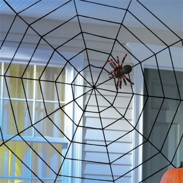 Černobílá halloweenská dekorace ve tvaru pavoučí sítě o rozměru 152 x 152 cm, balení 1 ks