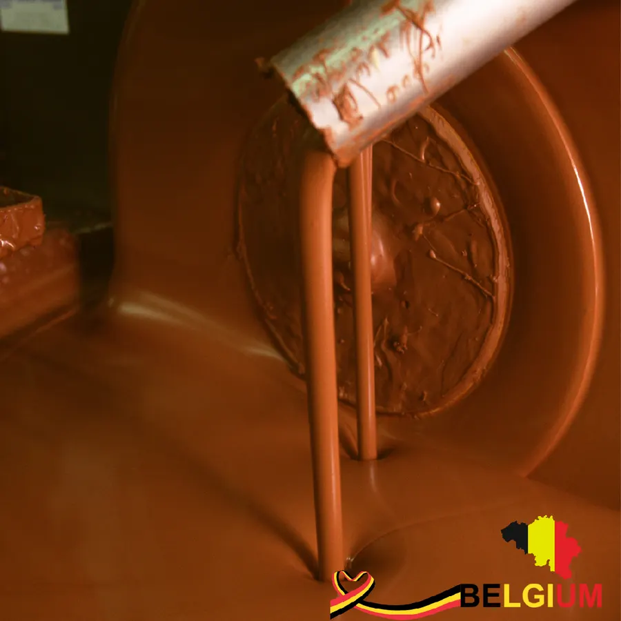 Tabulka belgické mléčné čokolády Arabesque 34 % v balení 300 g, hnědé barvy
