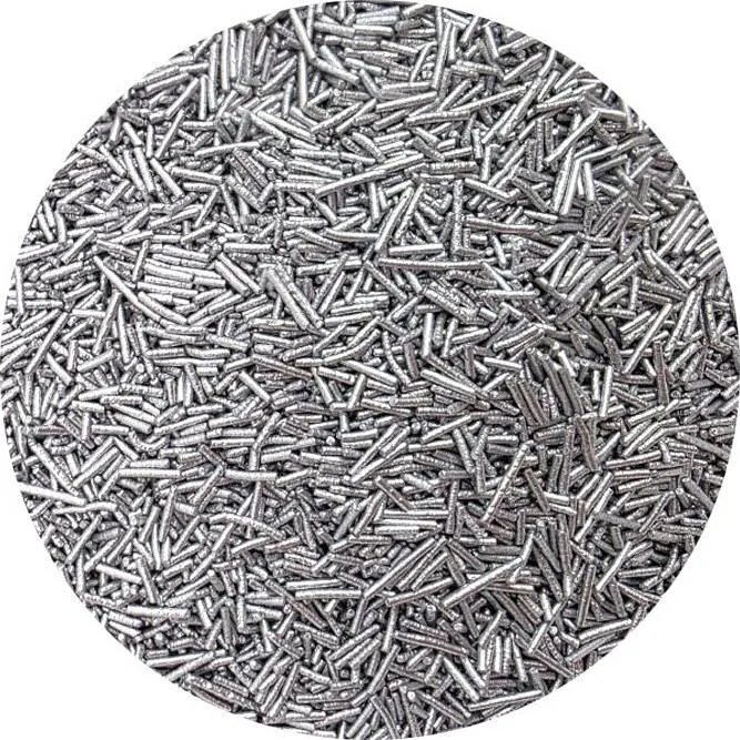 Stříbrné metalické cukrové tyčinky v balení 80 g, podlouhlé, s výrazným kovovým leskem