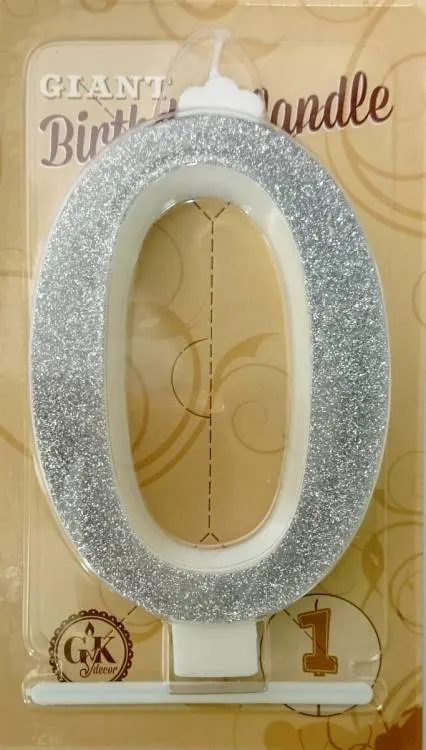 Stříbrná dortová svíčka ve tvaru číslice 0 s lesklým kovovým povrchem, výška 13 cm
