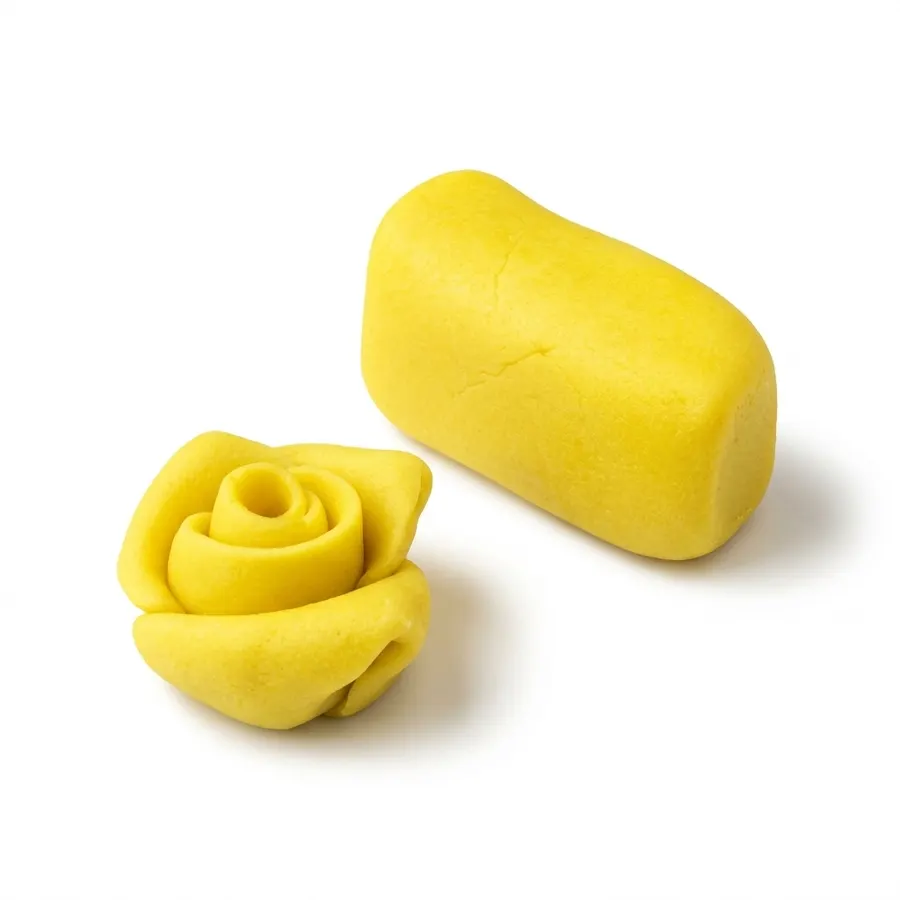 Žlutý barvený marcipán SweetArt 150 g v balení, 30 % mandlí, na potahování a modelování dortů